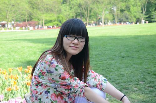 英语网红西安女孩,From Internet Sensation to Cultural Icon: The Journey of the Popular Xi'an Girl